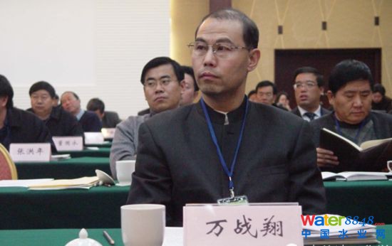 圖為中國(guó)石油天然氣集團(tuán)公司質(zhì)量與標(biāo)準(zhǔn)管理部副總工程師萬戰(zhàn)翔。